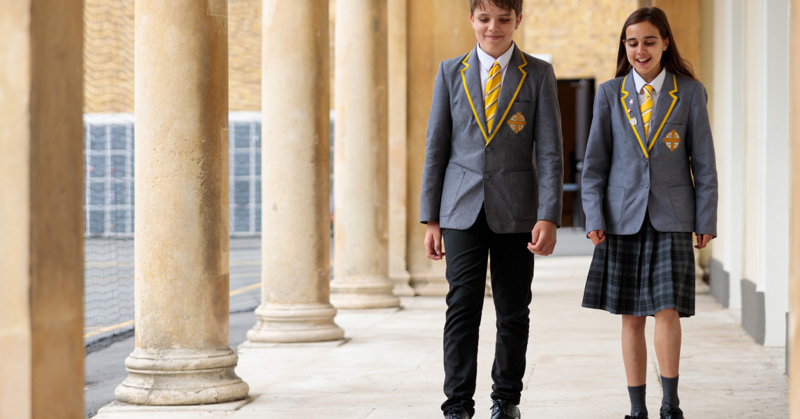 17th century house flanked by 21st century architecture forms new